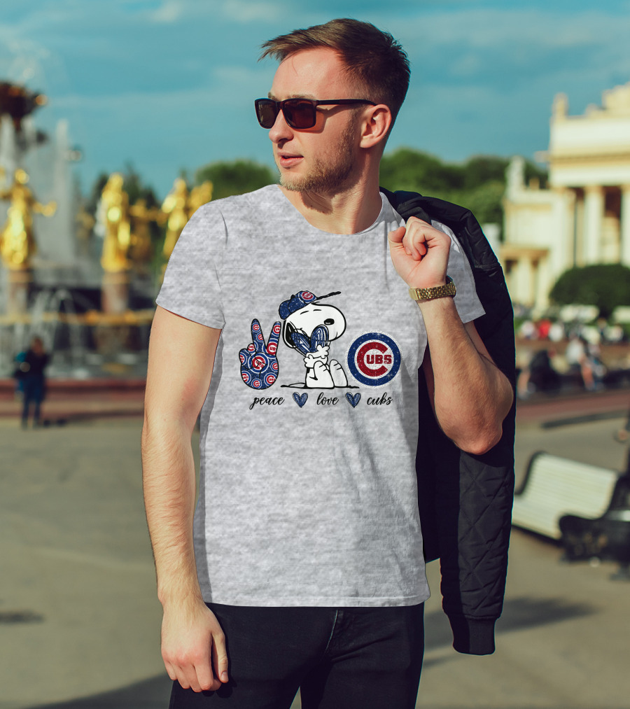 Peace Love Cubs Snoopy Chicago Cubs Fan T-Shirt