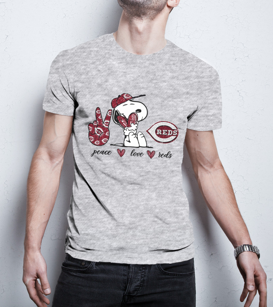 Snoopy Peace Love Cincinnati Reds MLB Fan Wear T-Shirt
