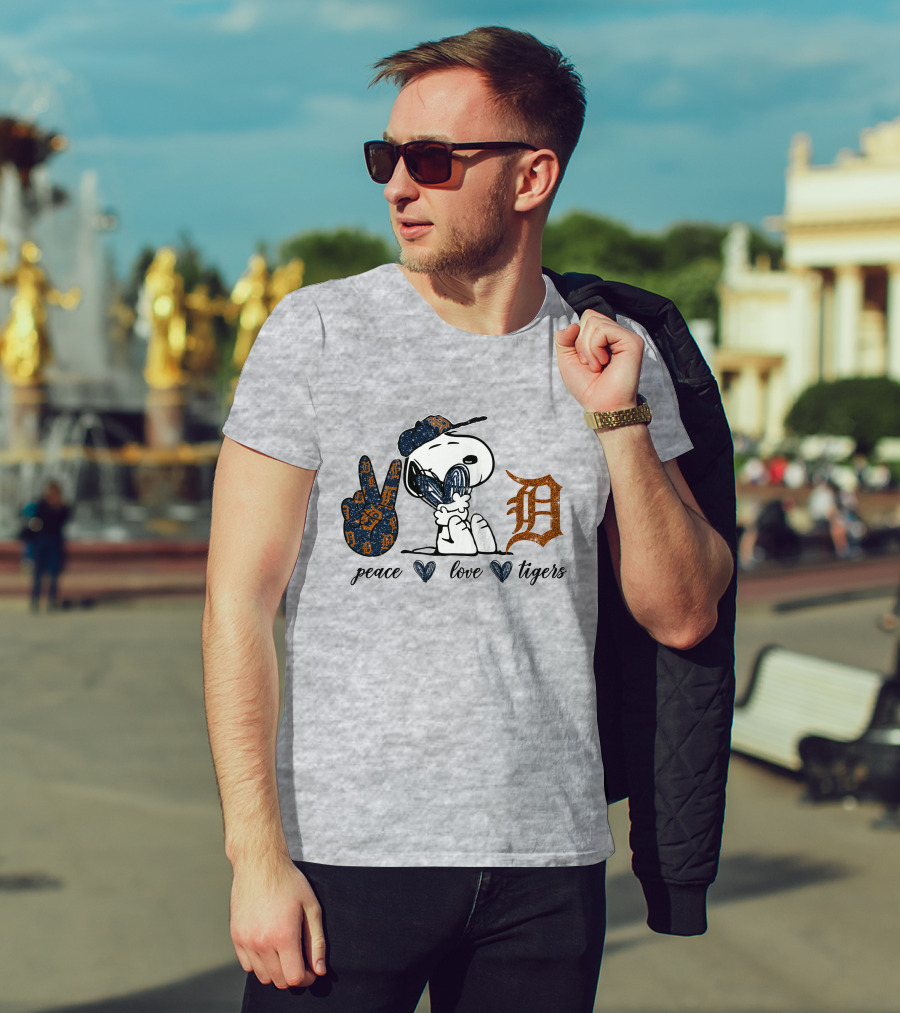 Peace Love Detroit Tigers Snoopy Baseball Fan T-Shirt