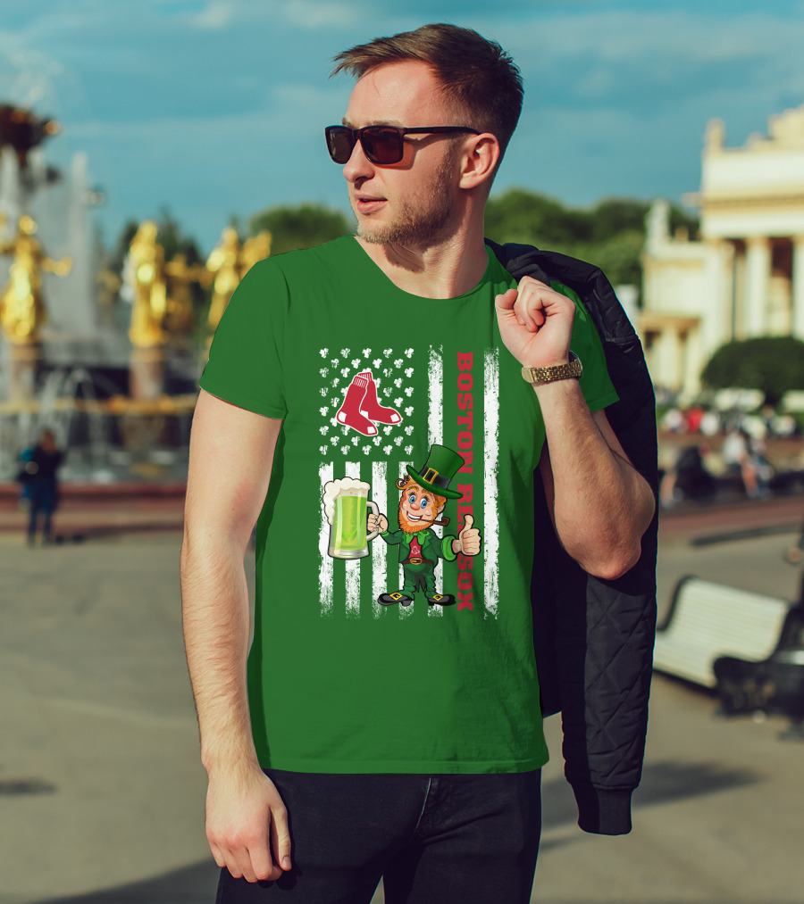 Boston Red Sox St Patrick's Day Leprechaun With Clover Flag And Beer Mug T-Shirt