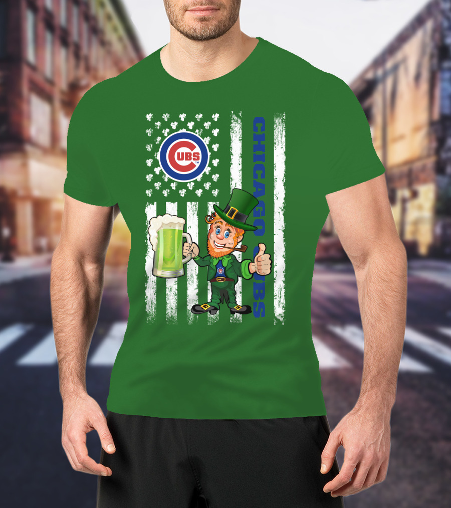 Chicago Cubs St Patrick's Day Leprechaun With Shamrocks And Flag T-Shirt