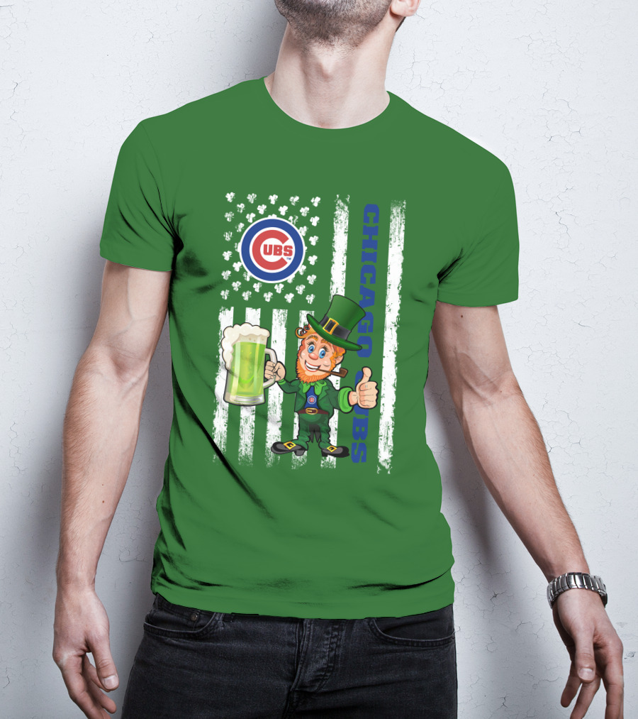 Chicago Cubs St Patrick's Day Leprechaun With Shamrocks And Flag T-Shirt