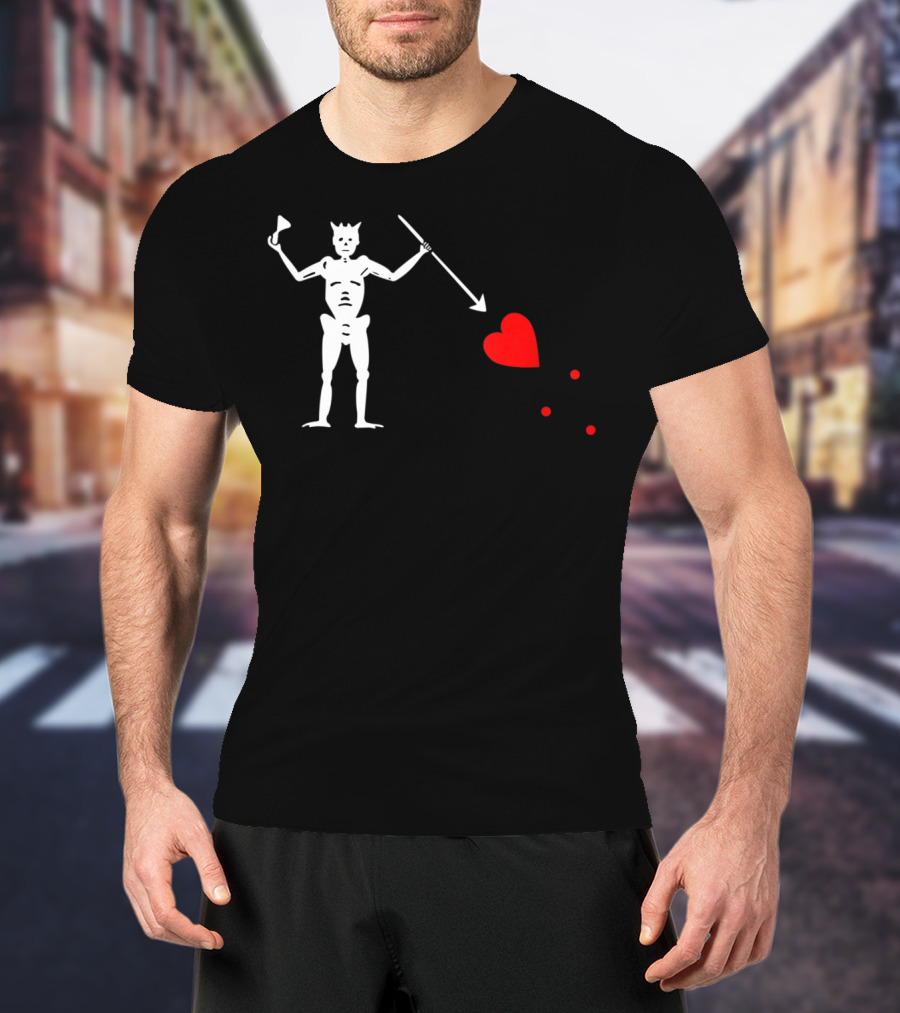 Skeleton With Spear And Heart On Blackbeard's Jolly Roger Pirate Flag T-Shirt