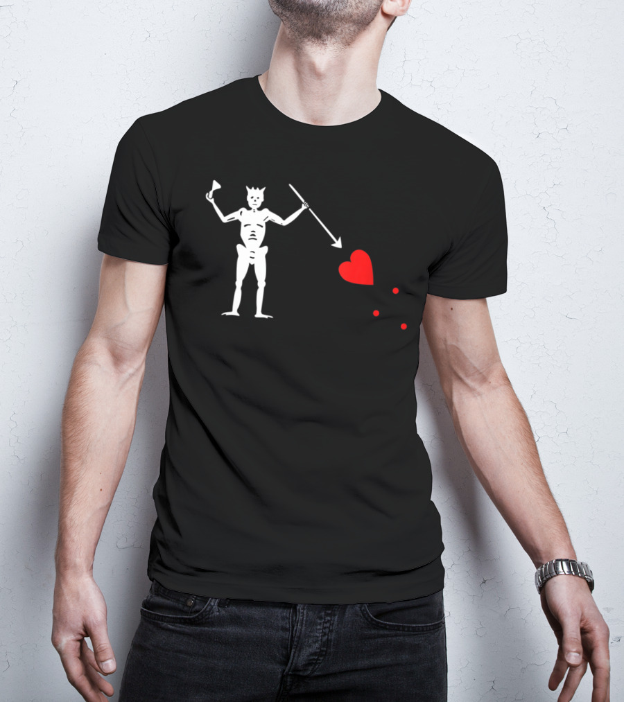 Skeleton With Spear And Heart On Blackbeard's Jolly Roger Pirate Flag T-Shirt
