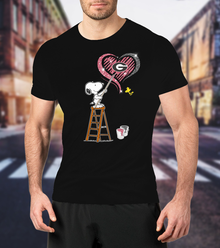 Snoopy Painting Georgia Bulldogs Heart With Woodstock On Ladder T-Shirt