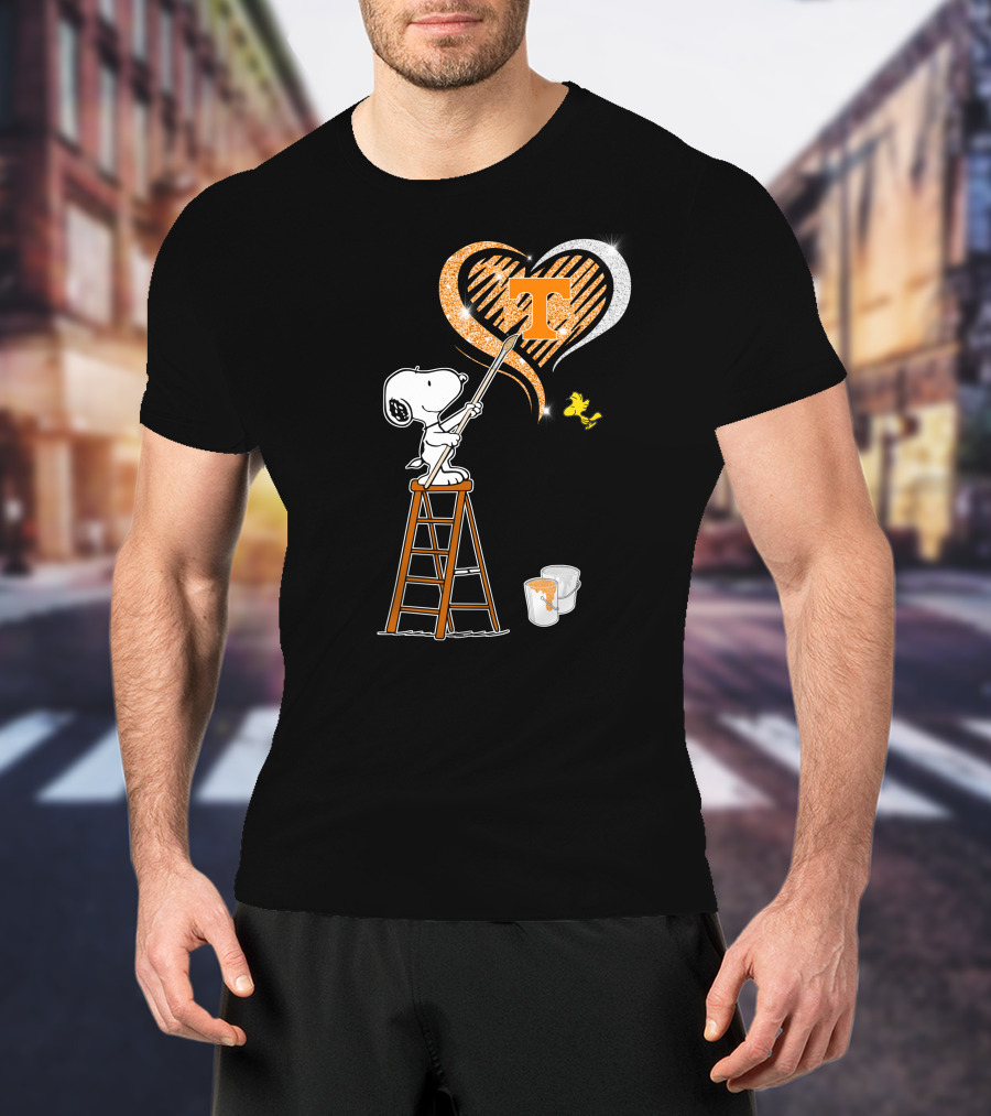 Snoopy Painting Tennessee Volunteers Heart With Woodstock T-Shirt