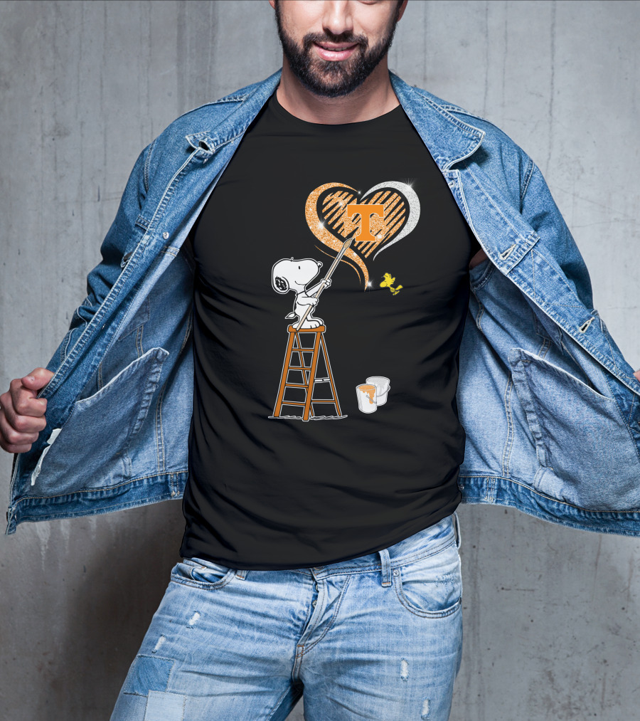 Snoopy Painting Tennessee Volunteers Heart With Woodstock T-Shirt