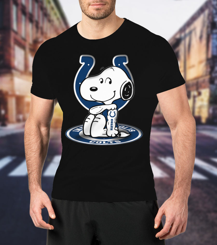 Snoopy Hugging Indianapolis Colts Horseshoe T-Shirt