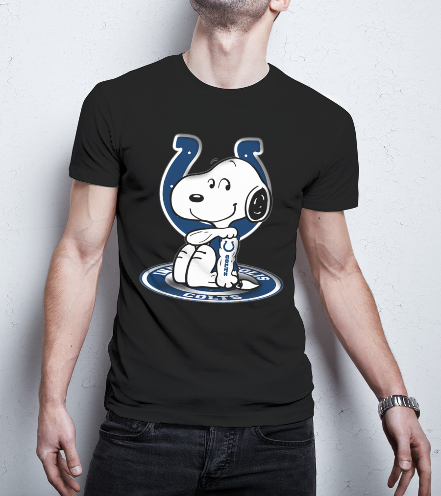 Snoopy Hugging Indianapolis Colts Horseshoe T-Shirt