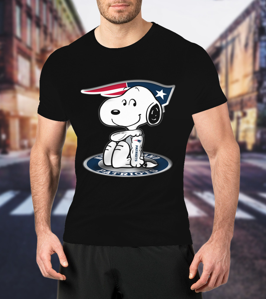 Snoopy New England Patriots Fan With Team T-Shirt