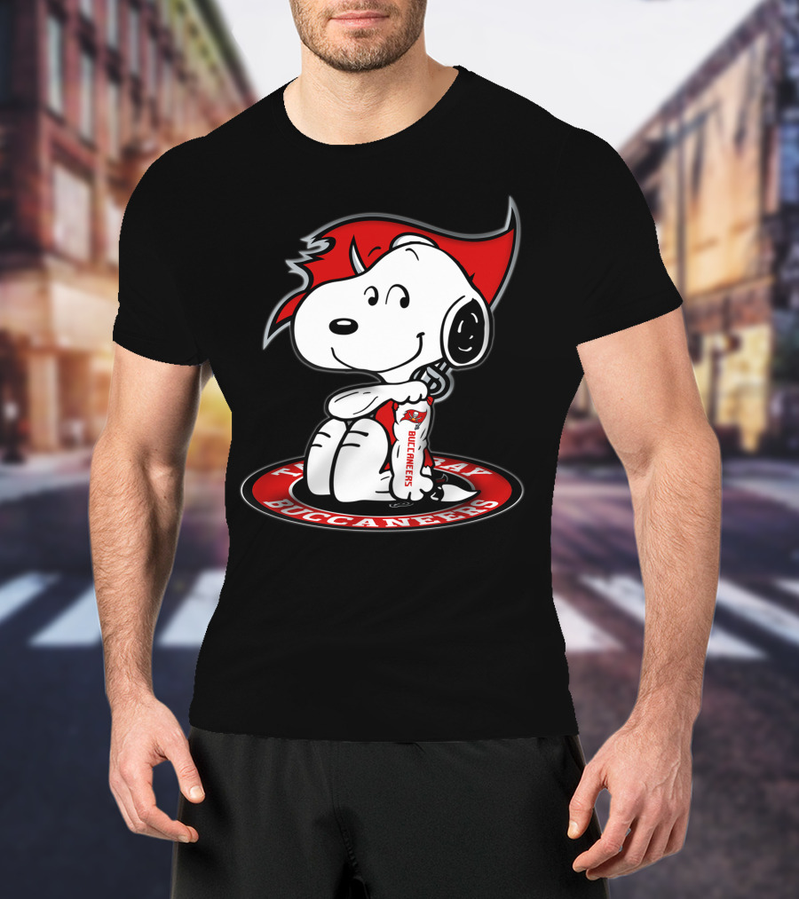 Tampa Bay Buccaneers Snoopy Fan T-Shirt