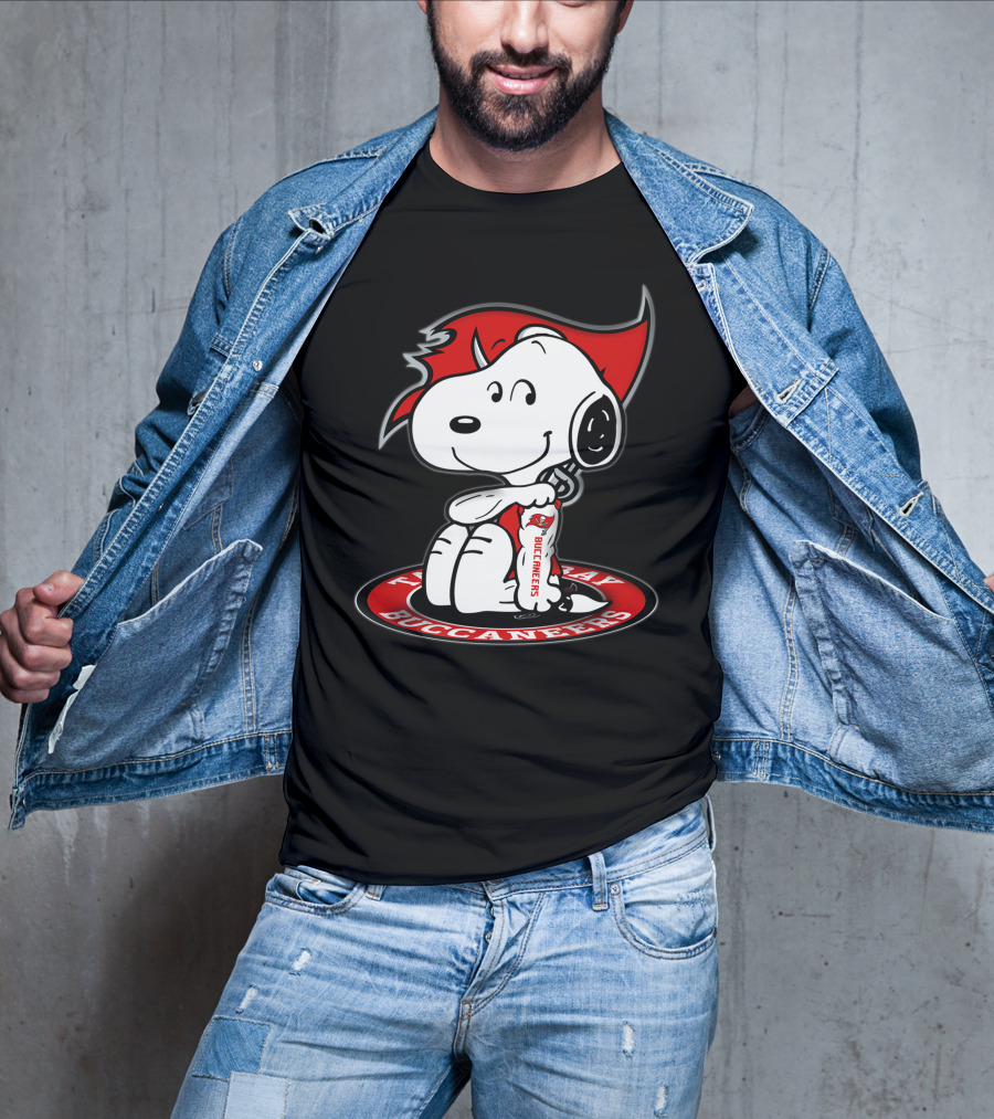 Tampa Bay Buccaneers Snoopy Fan T-Shirt