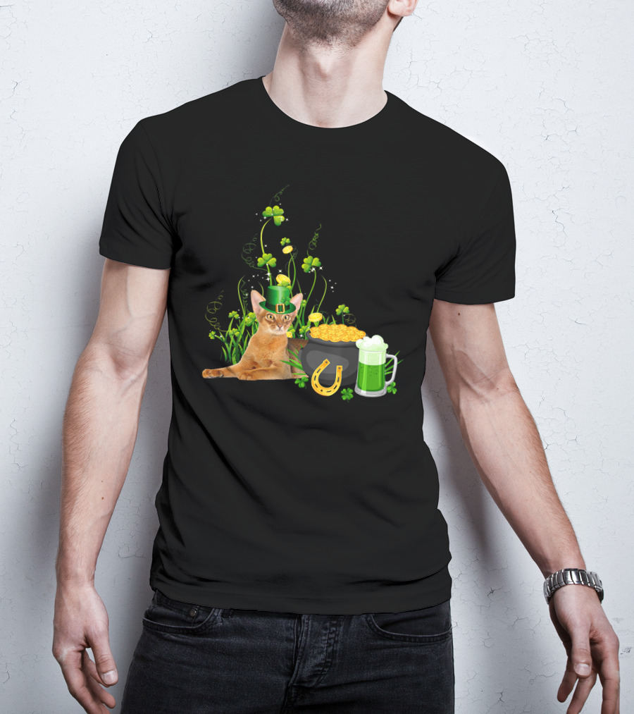 Abyssinian Cat St Patrick's Day Leprechaun Hat Shamrocks Pot Of Gold Green Beer T-Shirt