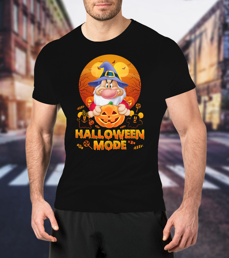 Grumpy Halloween Mode Wizard With Jack-O'-Lantern T-Shirt