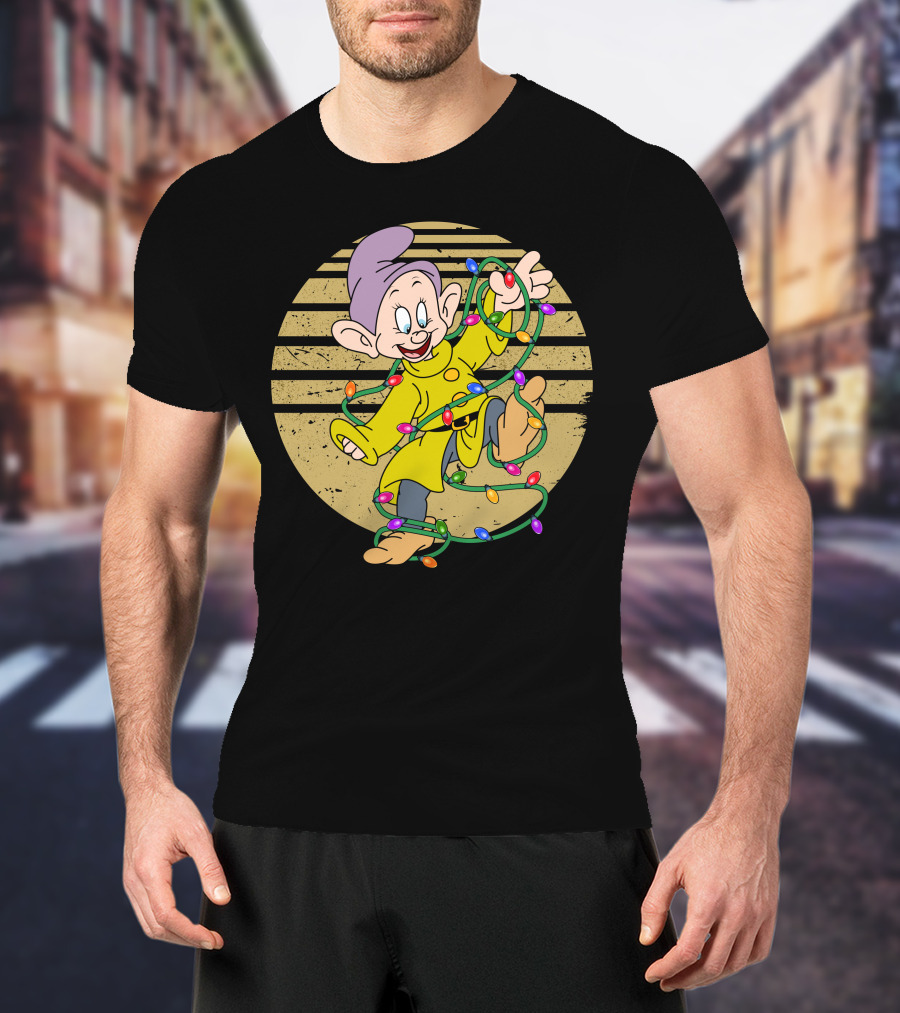 Dopey Wrapped In Christmas Lights Vintage Circle T-Shirt