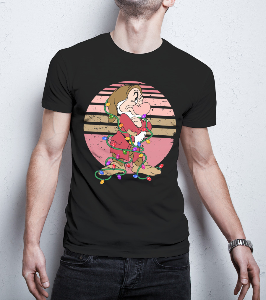 Grumpy Dwarf Wrapped In Christmas Lights Retro Sunset Style T-Shirt