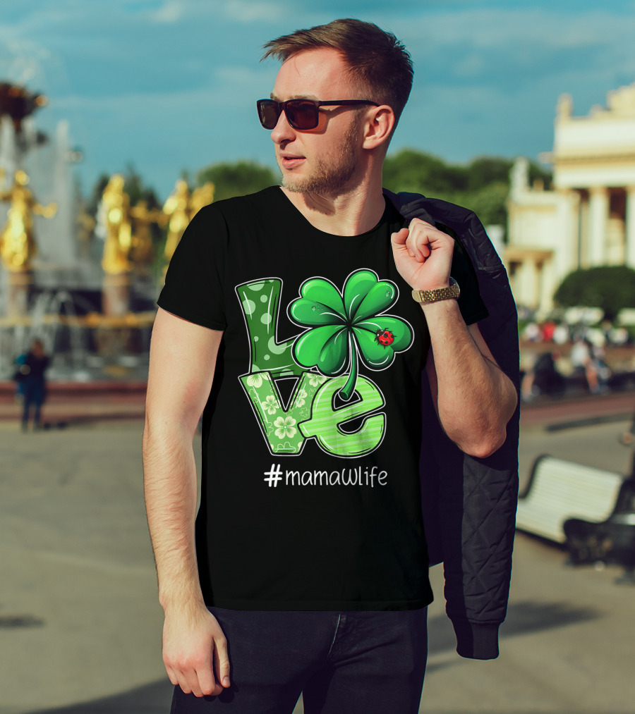 St Patricks Day LOVE Shamrock Clover Ladybug #mamawlife T-Shirt