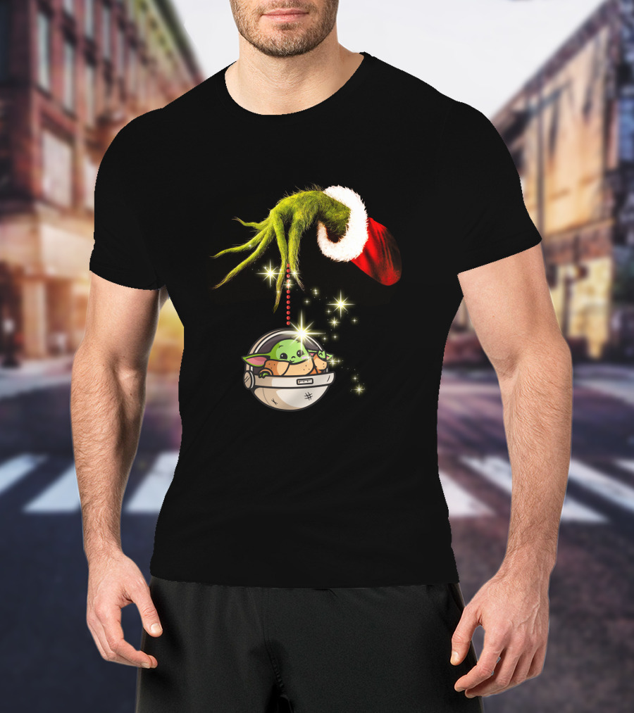 Grinch Hand Holding Baby Yoda Christmas T-Shirt