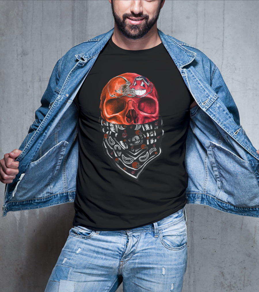 Cleveland Skull Bandana Vintage Style Sports Fan Sku T-Shirt