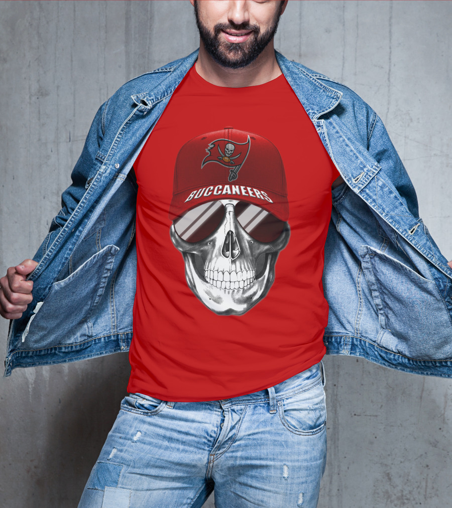 Tampa Bay Buccaneers Skull With Red Cap T-Shirt