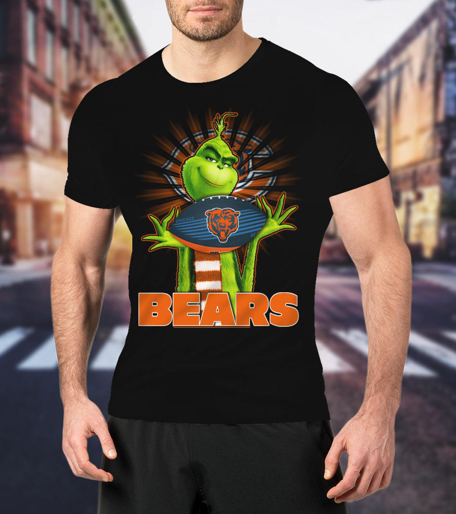 Grinch With Chicago Bears Football T-Shirt