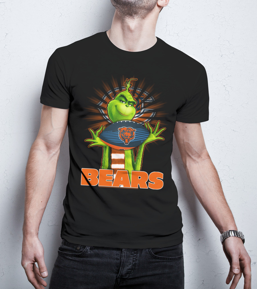 Grinch With Chicago Bears Football T-Shirt