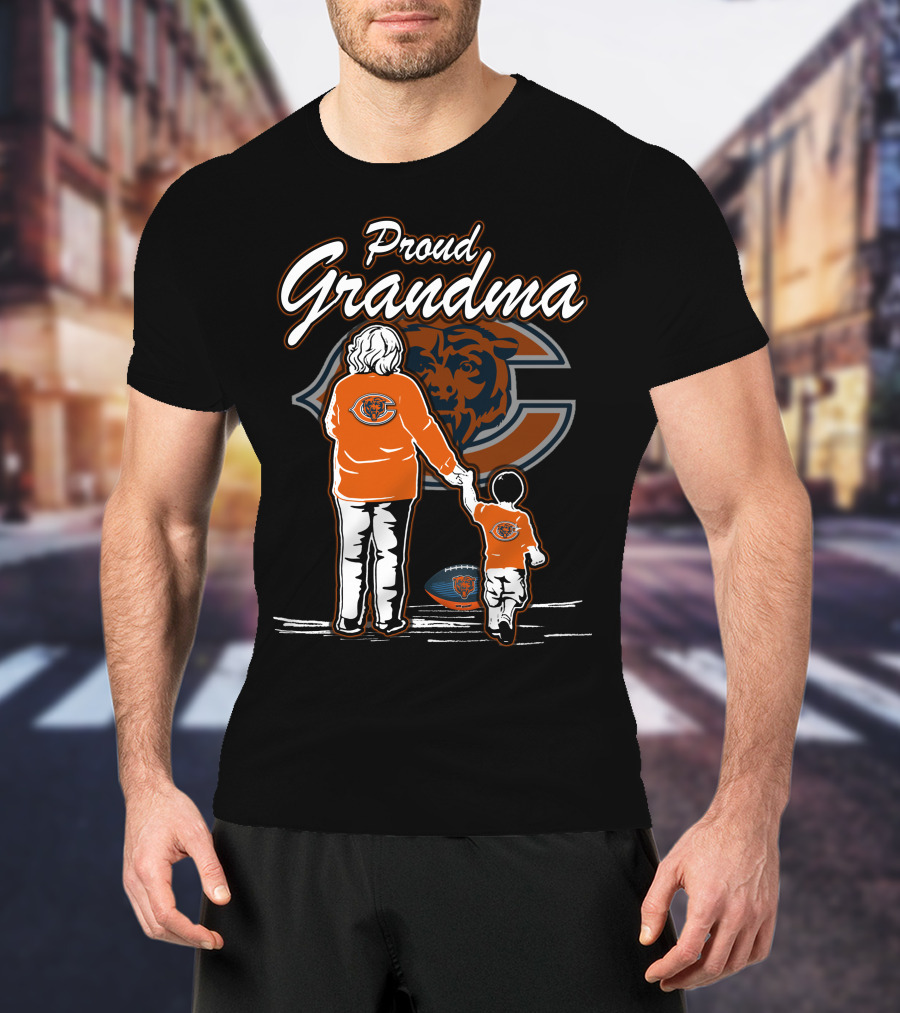 Proud Grandma Chicago Bears Football Family Fan With Child And Bear T-Shirt