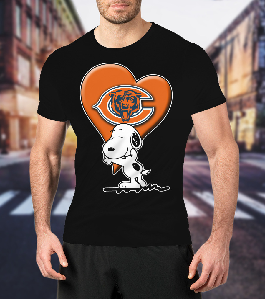 Snoopy Heart Chicago Bears Retro Logo Hug T-Shirt
