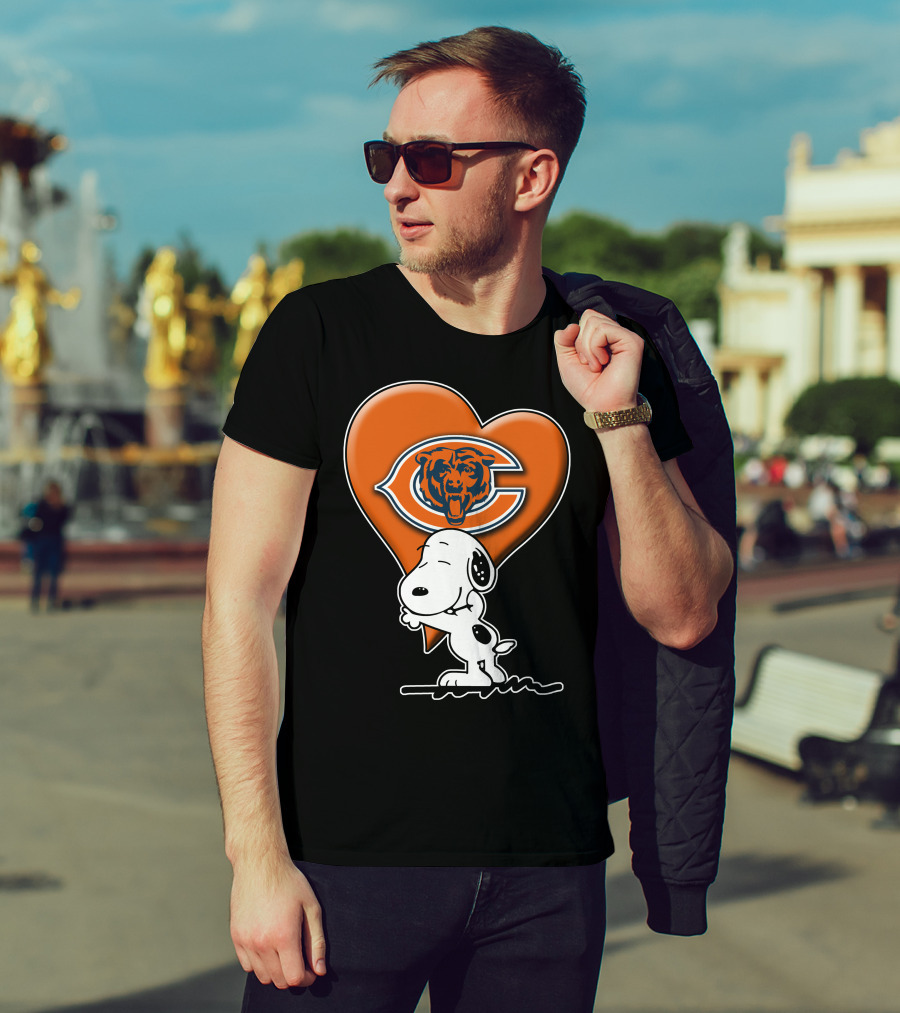 Snoopy Heart Chicago Bears Retro Logo Hug T-Shirt