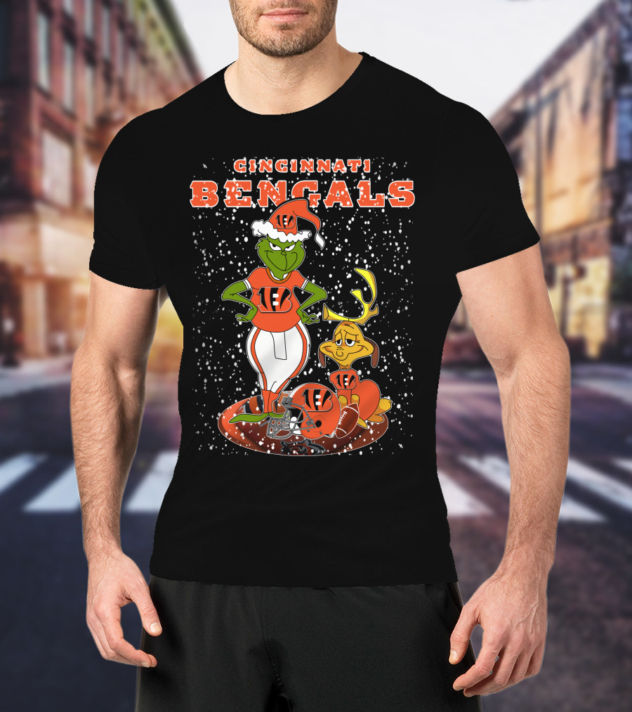 CINCINNATI BENGALS Grinchxmas 1EB Football Snow Scene T-Shirt