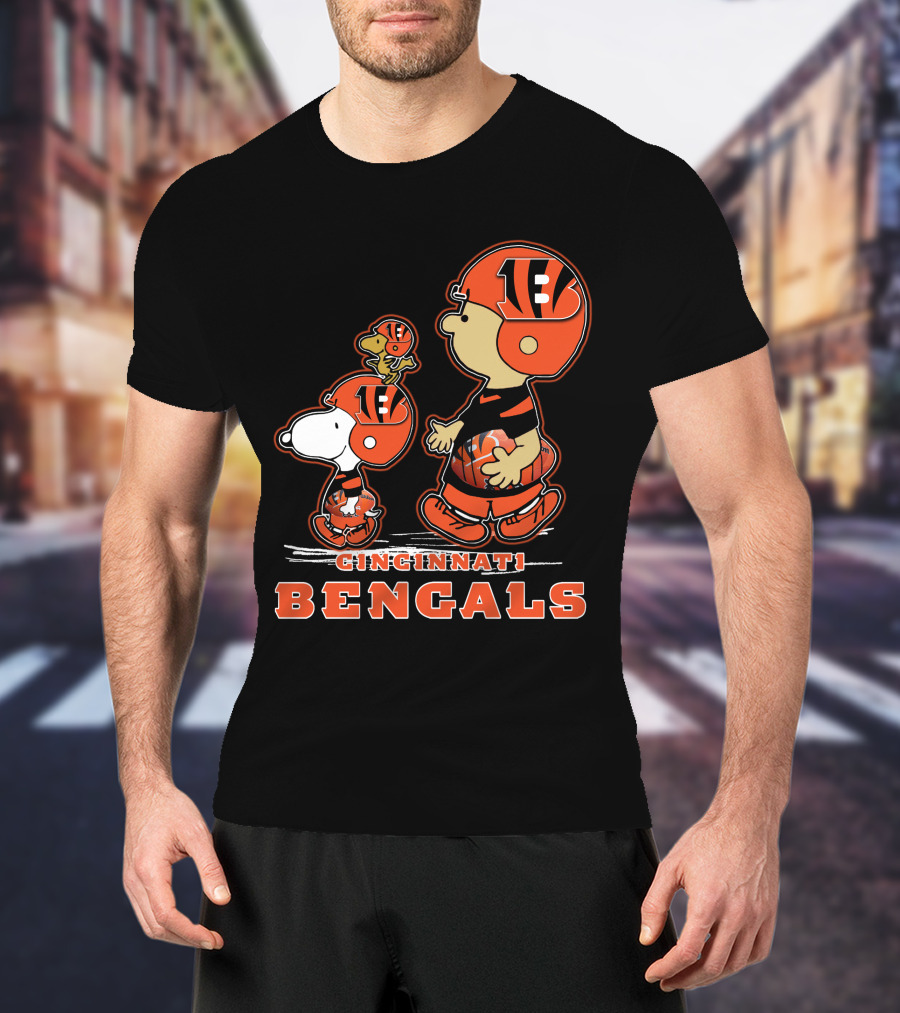 Cincinnati Bengals Snpfootball Charlie Brown Snoopy Woodstock Football Helmet T-Shirt