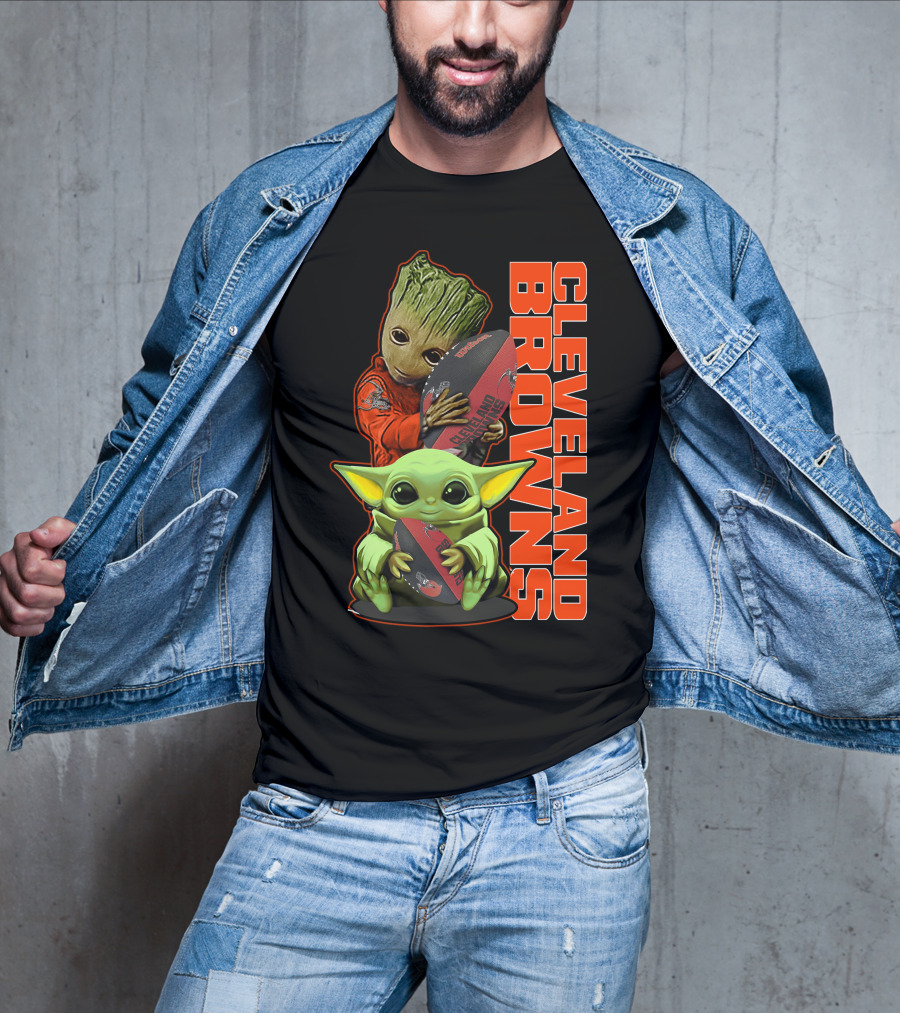CLEVELAND BROWNS Groot And Baby Yoda Holding Football T-Shirt