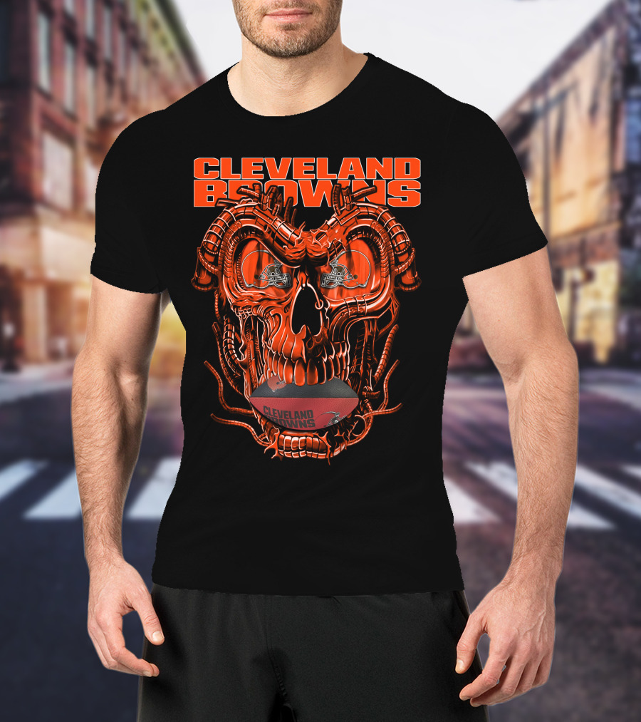 CLEVELAND BROWNS Dragonskull With Team Helmet And Football T-Shirt
