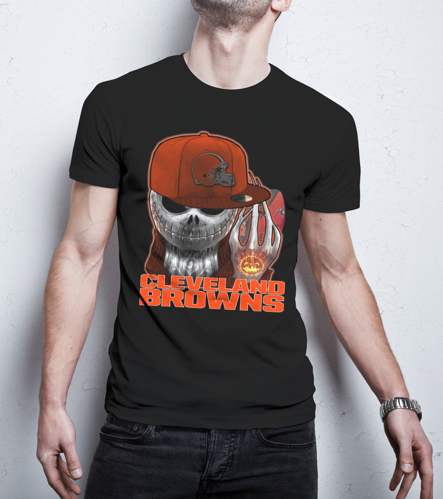 Jackskull CLEVELAND BROWNS Skull In Hat And Glowing Pumpkin Football T-Shirt