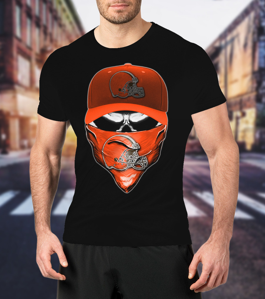 Skull Helmet Bandana CLEVELAND BROWNS Fan Gear T-Shirt