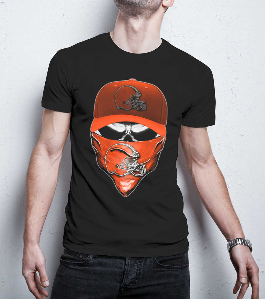 Skull Helmet Bandana CLEVELAND BROWNS Fan Gear T-Shirt