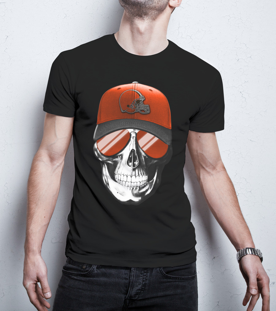 Skull With Cleveland Browns Helmet And Reflective Glasses T-Shirt