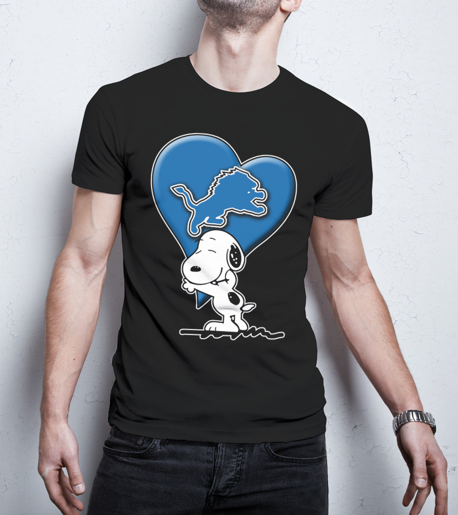 Snoopy Hugging Heart Detroit Lions T-Shirt