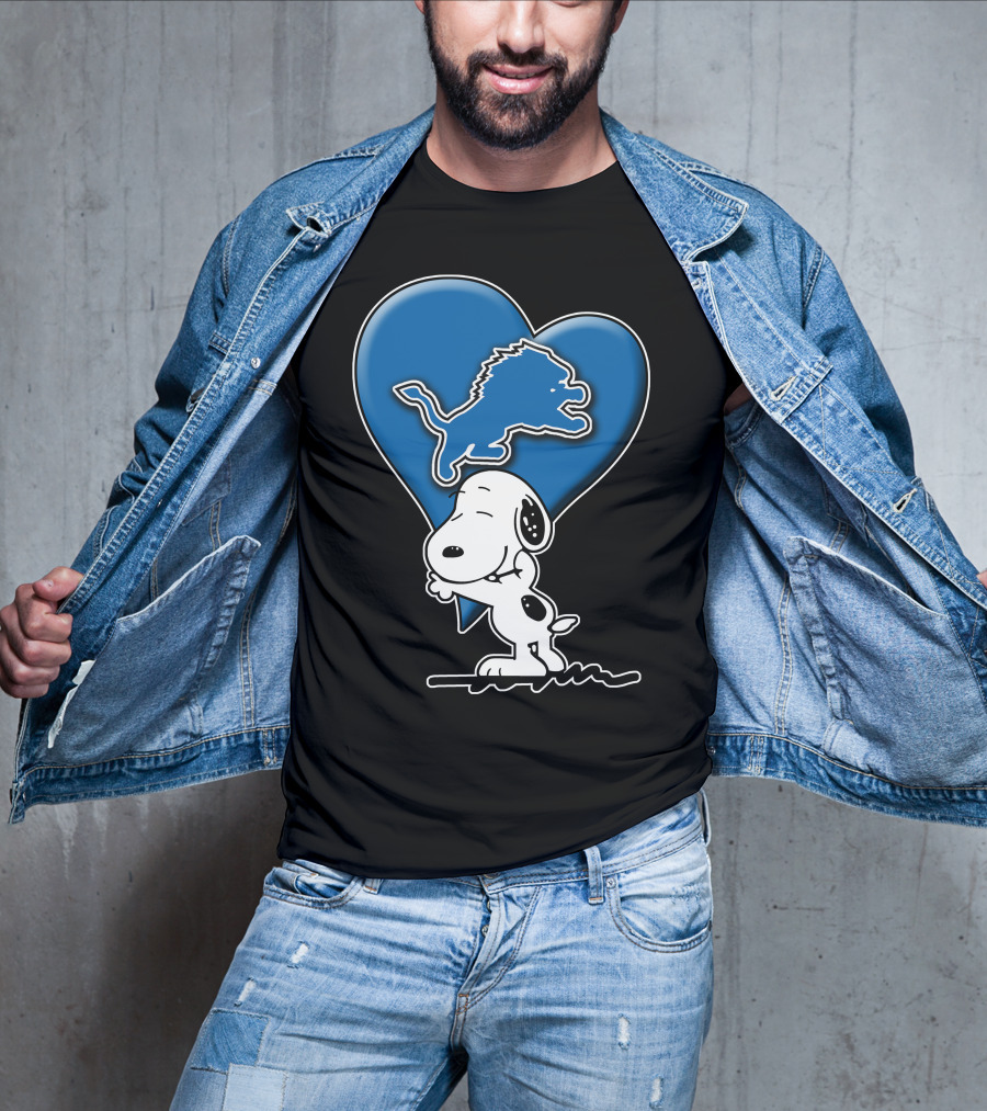 Snoopy Hugging Heart Detroit Lions T-Shirt