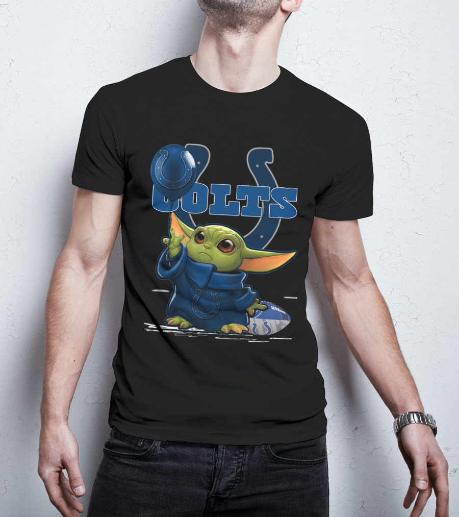 Yoda Holding Indianapolis Colts Helmet And Football T-Shirt