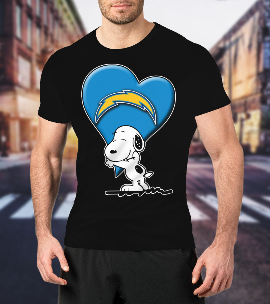 Snp V1 Los Angeles Chargers Snoopy Hugging Heart T-Shirt