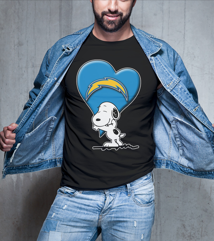 Snp V1 Los Angeles Chargers Snoopy Hugging Heart T-Shirt