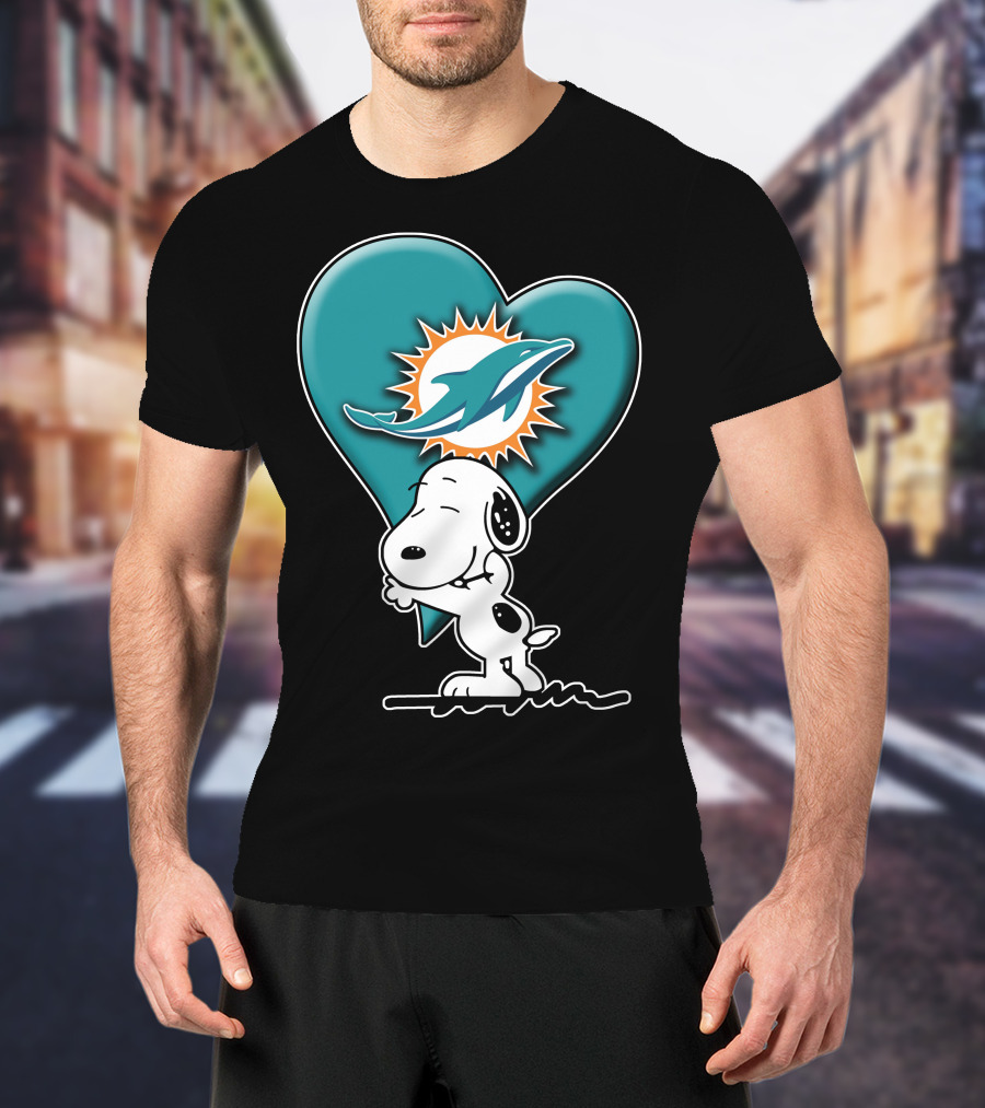 Snp V1 Snoopy Miami Dolphins Heart Hug T-Shirt