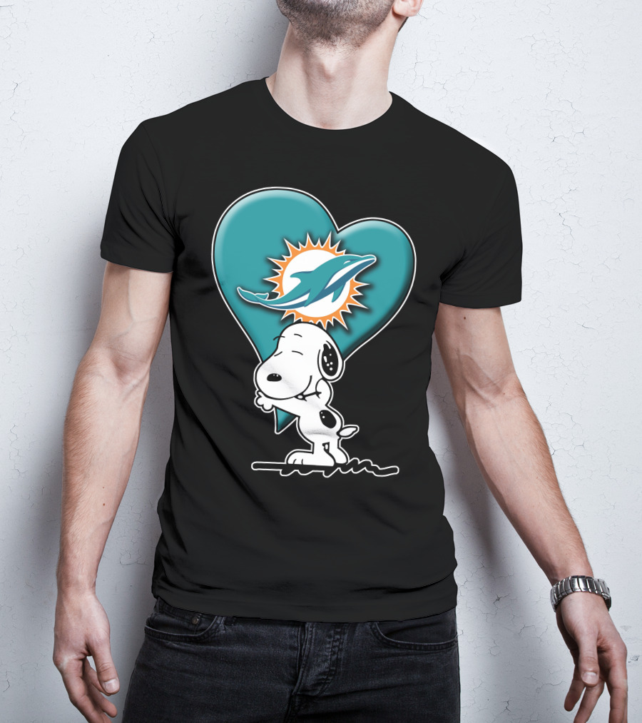 Snp V1 Snoopy Miami Dolphins Heart Hug T-Shirt