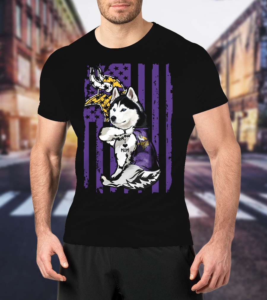 Siberian Husky Vikings Fan Mom Love With Purple Flag And Helmet T-Shirt