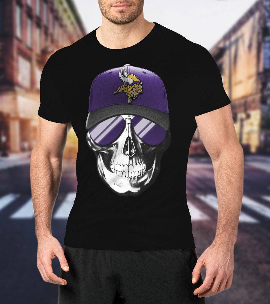 Minnesota Vikings Skull With Purple Hat T-Shirt