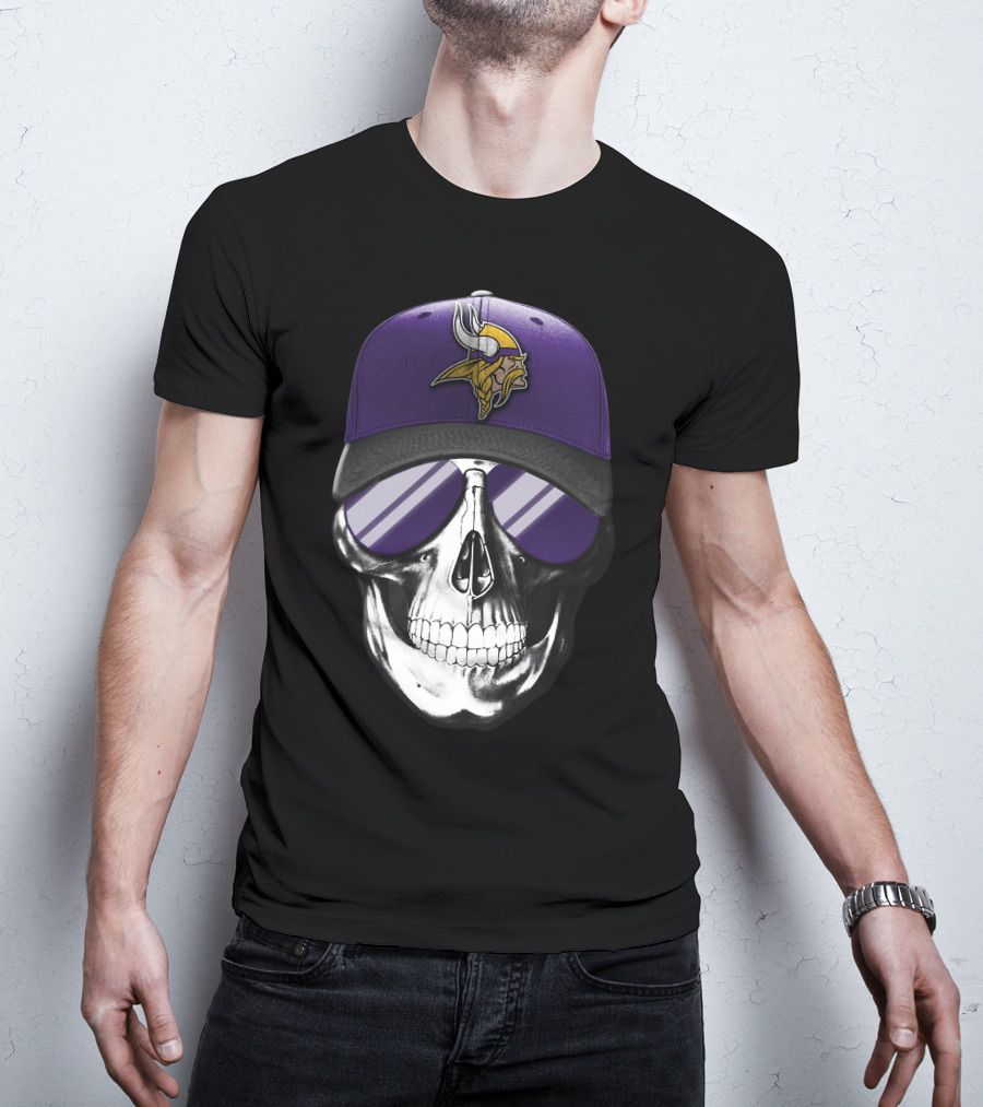 Minnesota Vikings Skull With Purple Hat T-Shirt