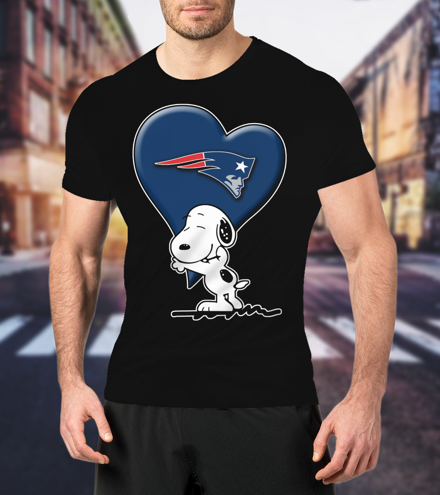 Snoopy Heart Hugging New England Patriots T-Shirt