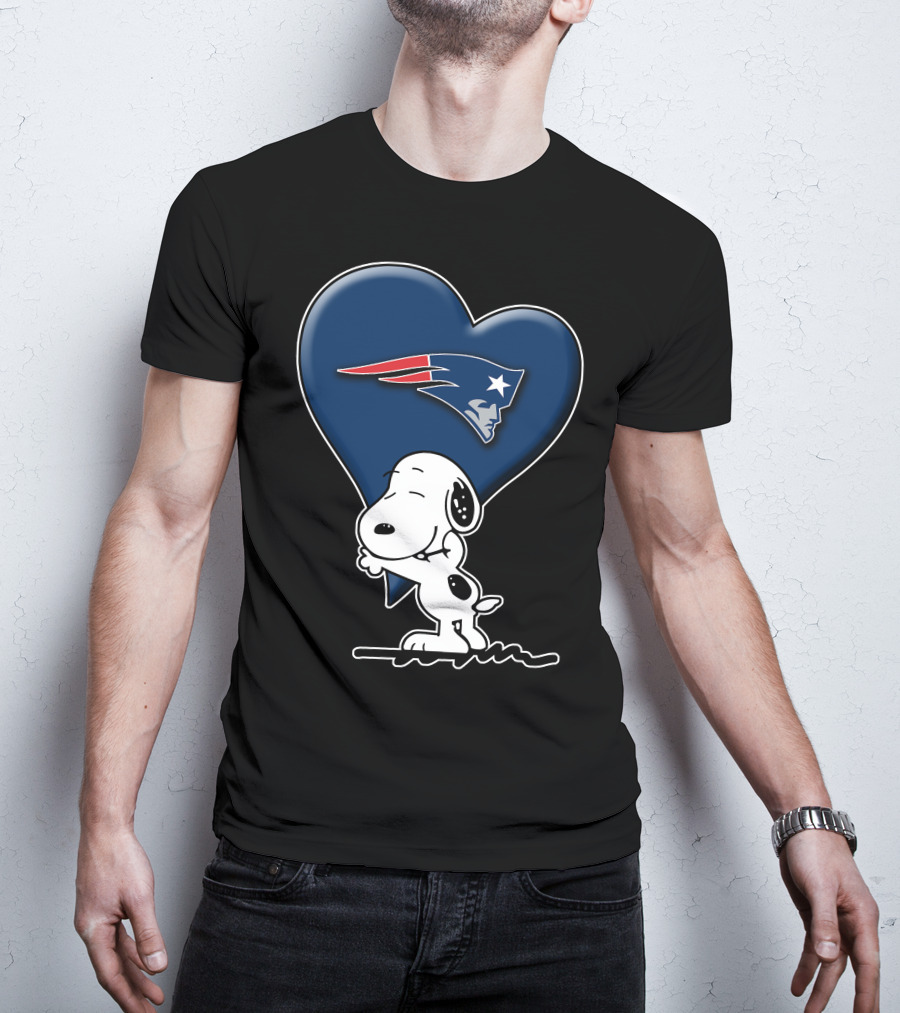 Snoopy Heart Hugging New England Patriots T-Shirt