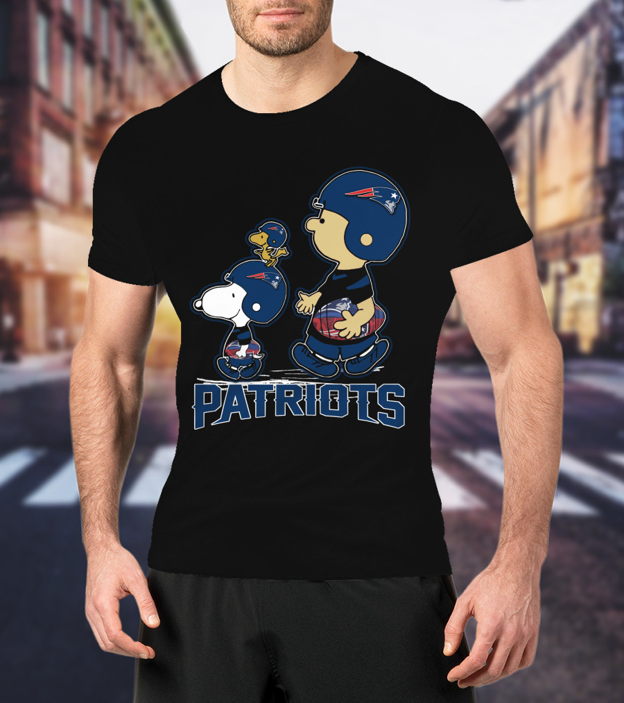 Snoopy Woodstock Charlie Brown Patriots Helmet New England Patriots T-Shirt